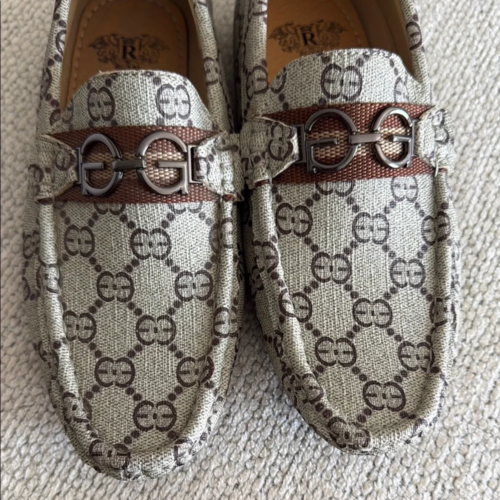 Total shoes Cream and Brown Dress Shoes with Monogram Print